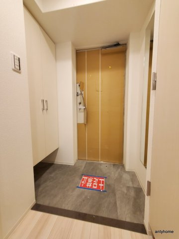 アドバンス江坂ラシュレ 仲介手数料無料の玄関