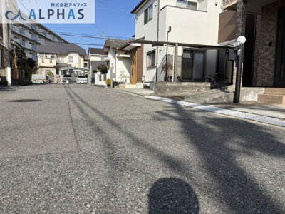 【前面道路含む現地写真】 | 明石市二見町東二見　一戸建て | 前面道路幅員6ｍ以上あり駐車がしやすい♪