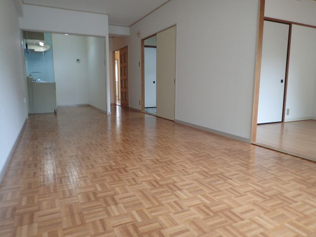 メゾン島田の居間・リビング