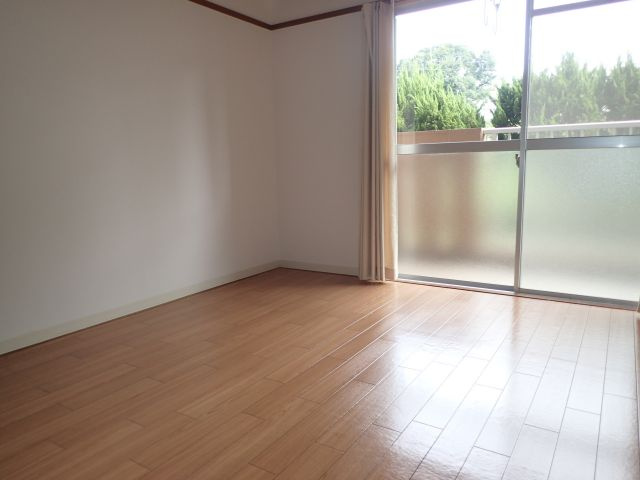 メゾン島田の洋室