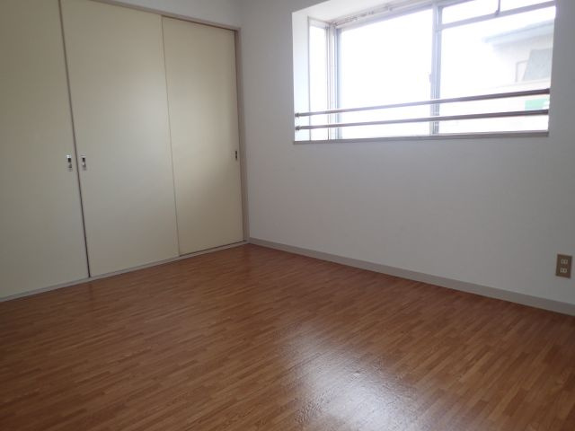 メゾン島田の洋室