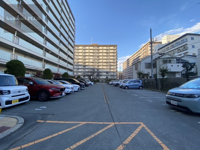 すみれ橋第2コーポ3号棟の駐車場