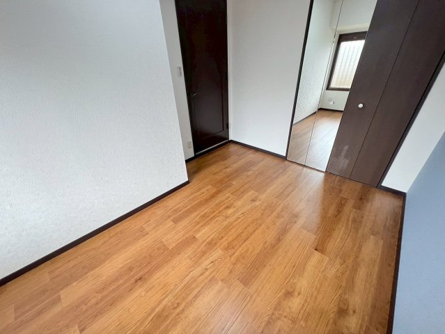 クローバーメゾン狐島の洋室