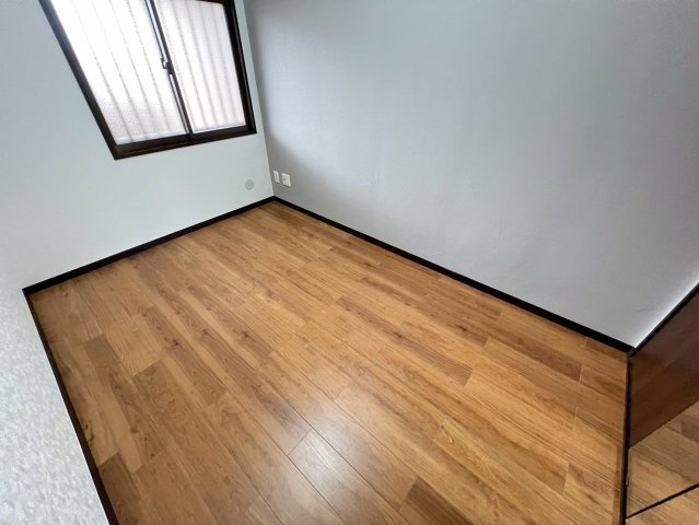 クローバーメゾン狐島の洋室