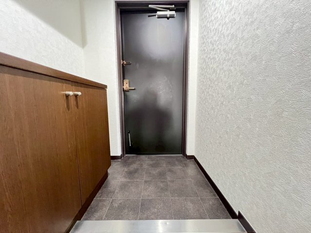 クローバーメゾン狐島の玄関