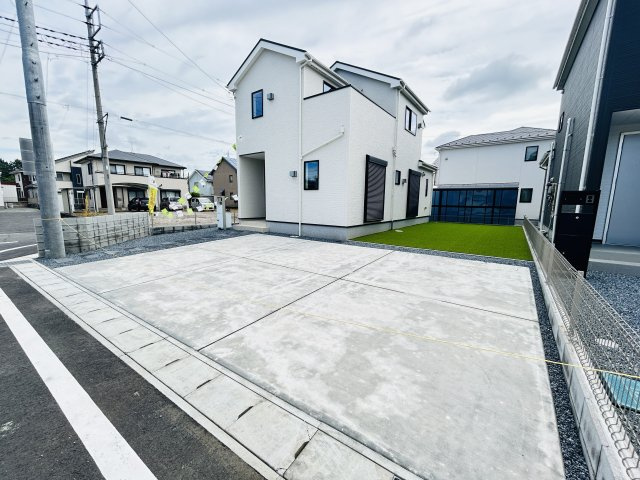 新築　佐波郡玉村町板井23-1期　LIGNAGE　1号棟の駐車場|現地写真　駐車スペースは3台分可能です！
