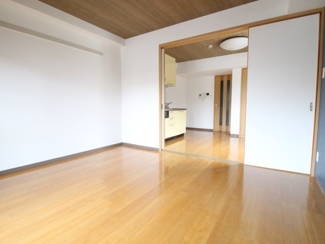 ラシーヌ御崎の居間・リビング