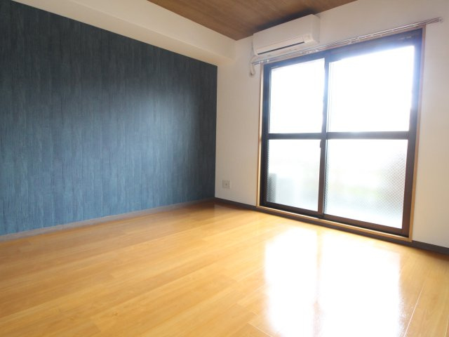 ラシーヌ御崎の洋室|ゆったりとしたリビングです