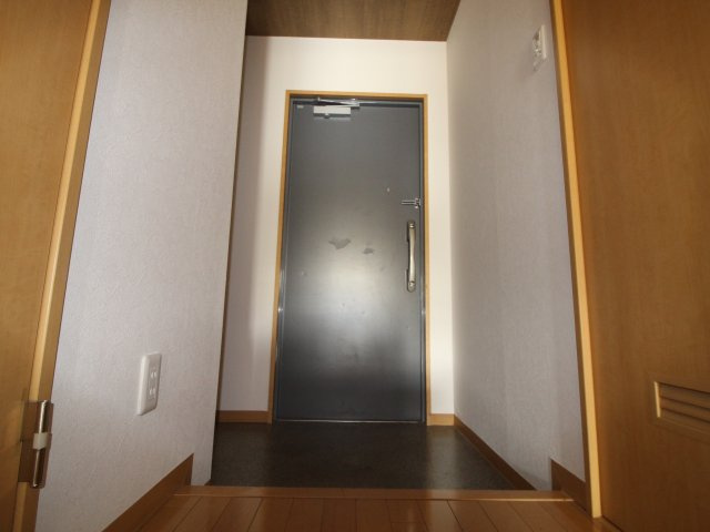 ラシーヌ御崎の玄関|明るい玄関です