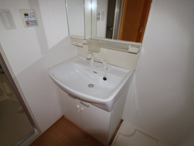 ラシーヌ御崎の洗面所|忙しい朝には欠かせない洗面所です