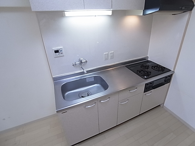 神戸市須磨区戸政町４丁目の賃貸マンションのキッチン|システムキッチン（ガス３口グリル付）