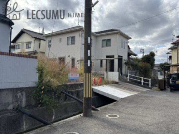 姫路市広畑区小坂/売土地の前面道路含む現地写真