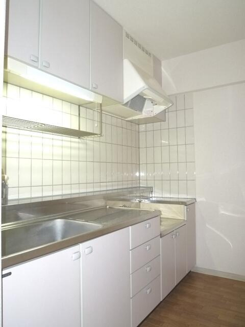 パークヒルズ三部のキッチン|清潔感あるキッチン 
現況優先。