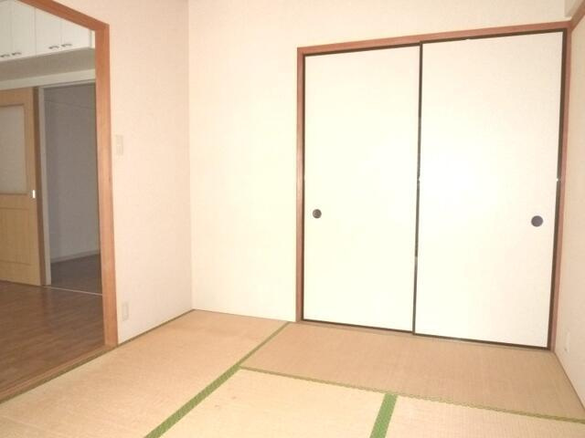 パークヒルズ三部の内装|和室６畳 
現況優先。