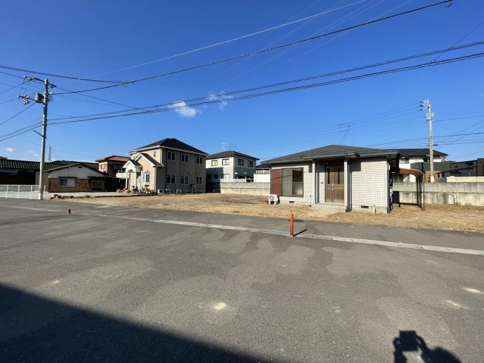 丸亀市土器町東　中古戸建の前面道路含む現地写真