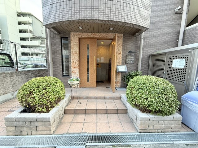 プランドール住吉のエントランス