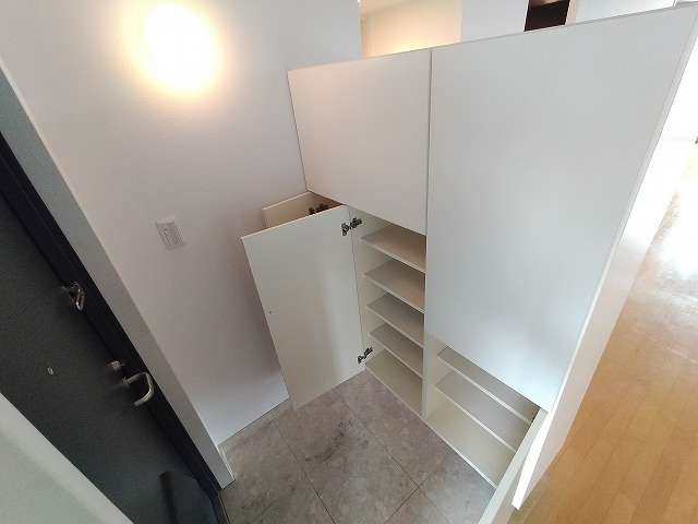 神戸市長田区水笠通３丁目の賃貸マンションの玄関|シューズボックス付き