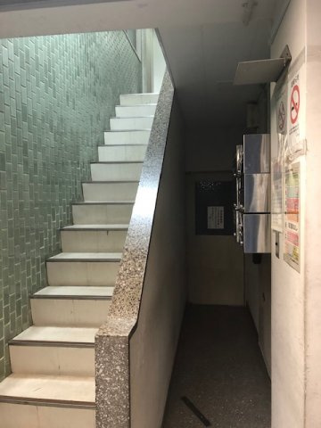 センダビルのロビー