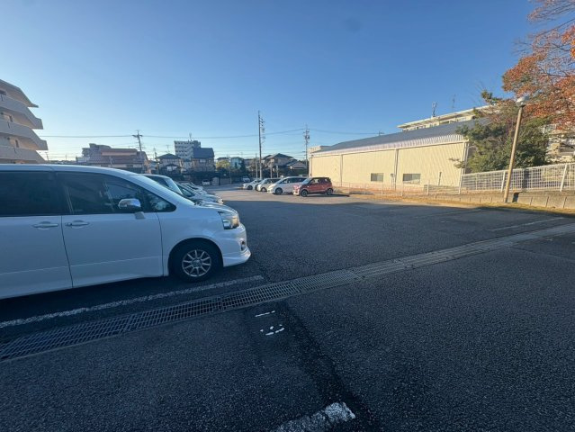 スペリア豊田の駐車場