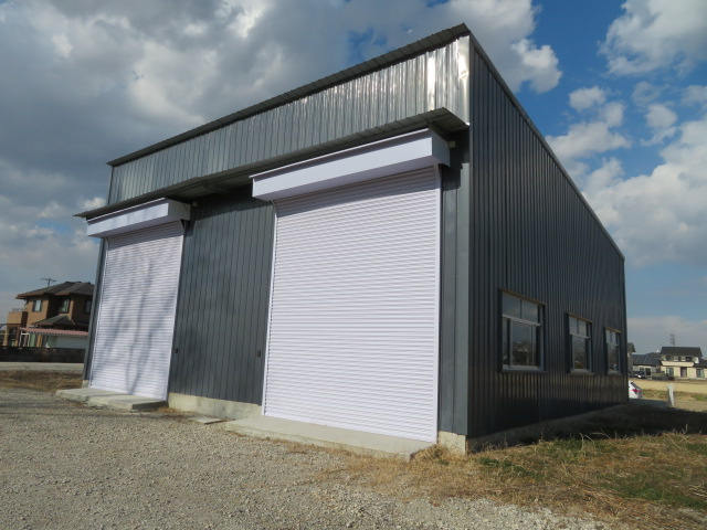 鴻巣市前砂の倉庫の外観