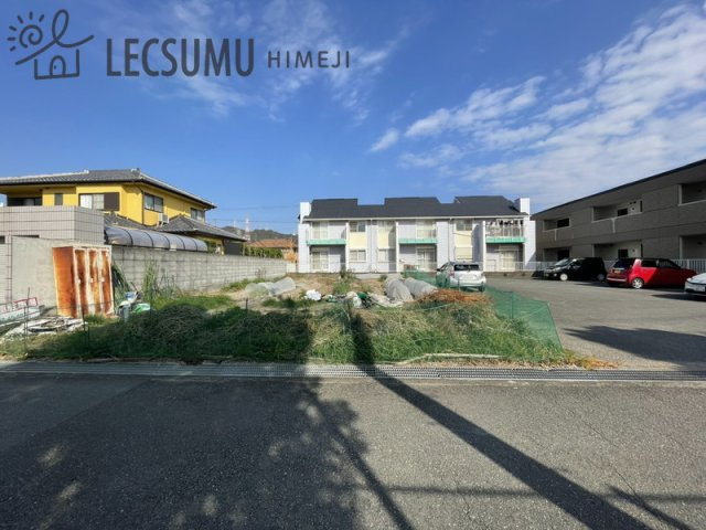 姫路市白浜町寺家二丁目/売土地の前面道路含む現地写真