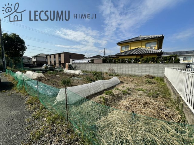 姫路市白浜町寺家二丁目/売土地の前面道路含む現地写真