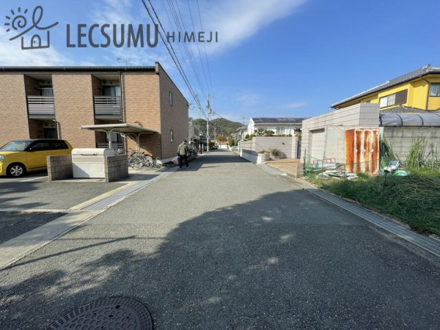 姫路市白浜町寺家二丁目/売土地の前面道路含む現地写真