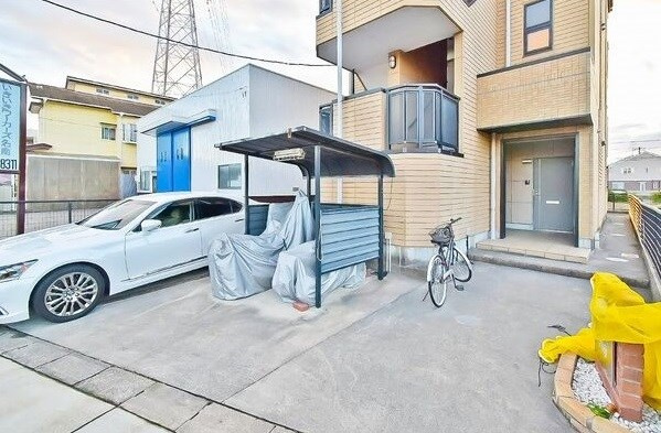 ブランシェ平手南の駐車場