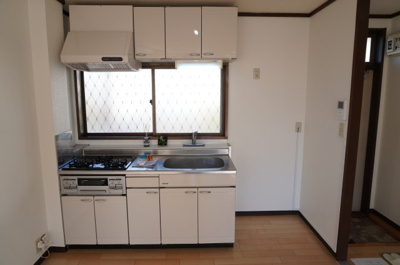 【キッチン】 | シティハイム白砂B | システムキッチン、三口コンロ、グリル付き