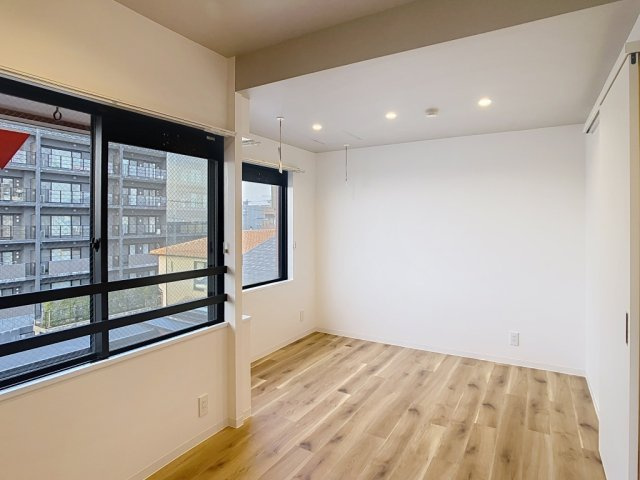 トワイライト泉が丘の洋室