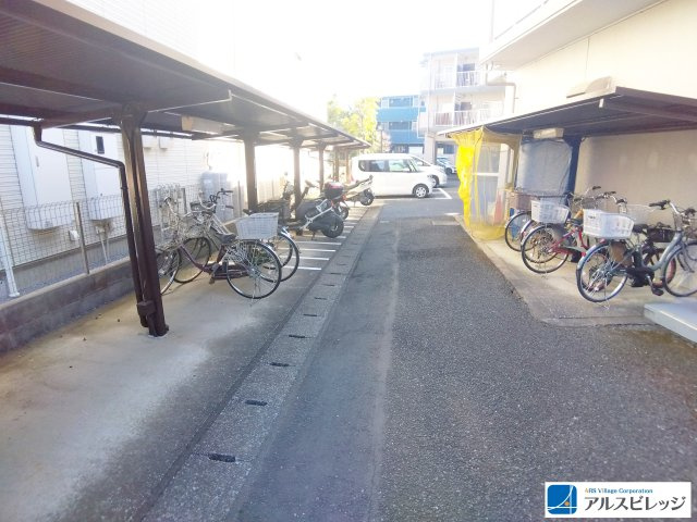コスモ鶴瀬ステーションスクエアの駐輪場