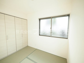 【和室】 | 奈良市神功５丁目の新築一戸建 全３区画 | 現地写真（３号地タタミコーナー）ゆったりとくつろげるタタミコーナーです♪