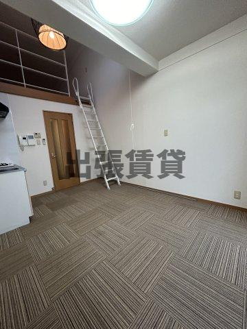 仲介手数料０円！ワイズ東別院の居間・リビング