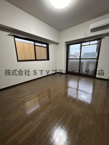 仲介手数料０円！アーバンライフヤマゼンの居間・リビング