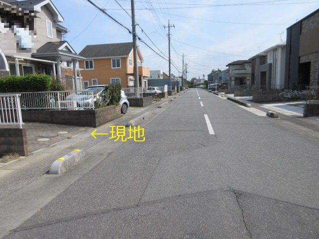 中古戸建　熊谷市瀬南35-12（リフォーム住宅）の前面道路含む現地写真