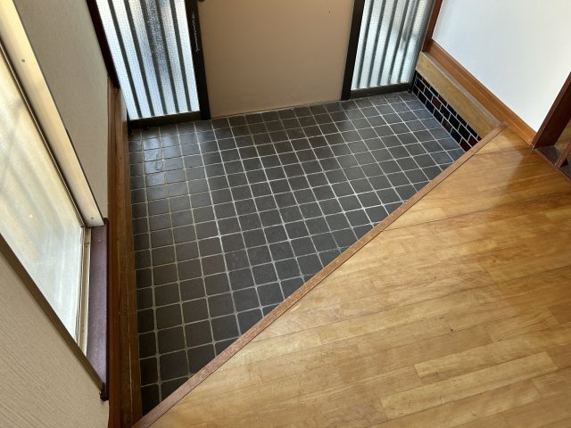 大谷町戸建ての玄関