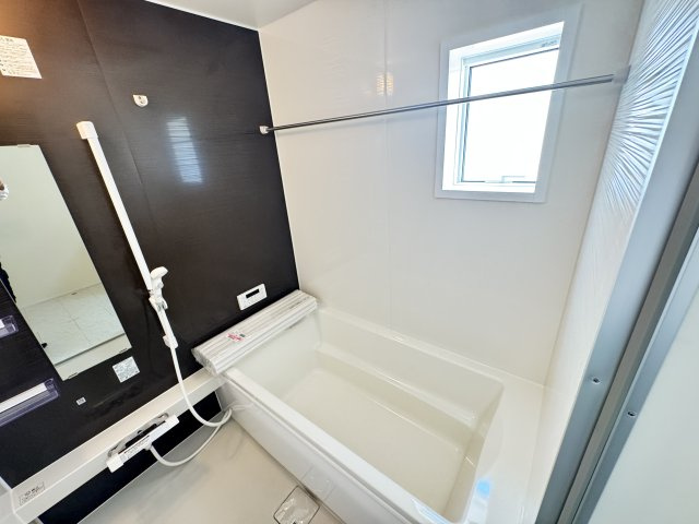 リナージュ前橋南町２丁目24-1期 　4号棟の浴室|１坪タイプのフルオートバスです！
足を延ばして入れる広さなので一日の疲れも癒されますよ♪
室内物干しや浴室乾燥機もあるのでお天気の悪い日にはランドリースペースとしてもご利用できます！