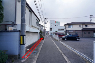 【周辺】 | 建物を建てる場合は、30センチのセットバックを要します。