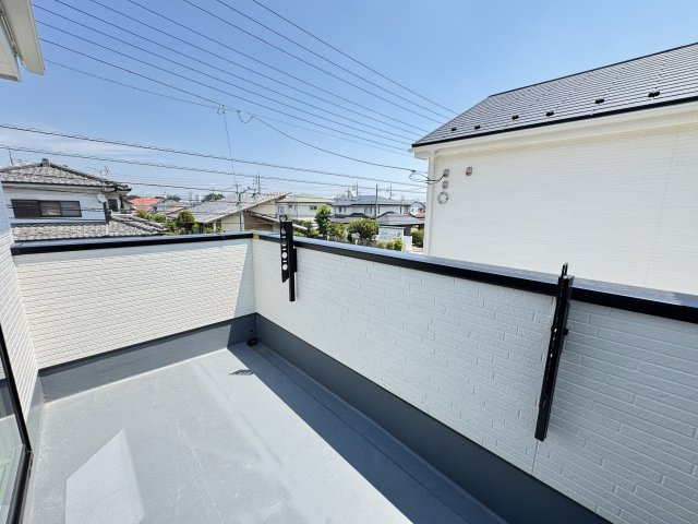 リナージュ前橋南町２丁目24-1期 　2号棟のバルコニー|陽当たり良好な南面のバルコニーです