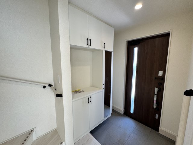 リナージュ前橋南町２丁目24-1期 　2号棟の収納|収納もある玄関です