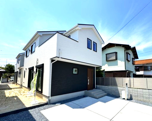 リナージュ前橋南町２丁目24-1期 　2号棟の外観|南町２丁目に全4棟の住宅が完成しました！
白を基調とした落ち着いた雰囲気の外観です♪
ご都合に合わせていつでもご見学頂けます♪