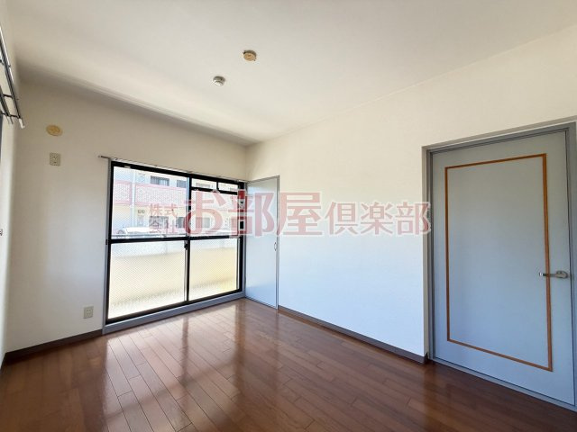 山口第一ビルの洋室|落ち着いた色調の洋室です