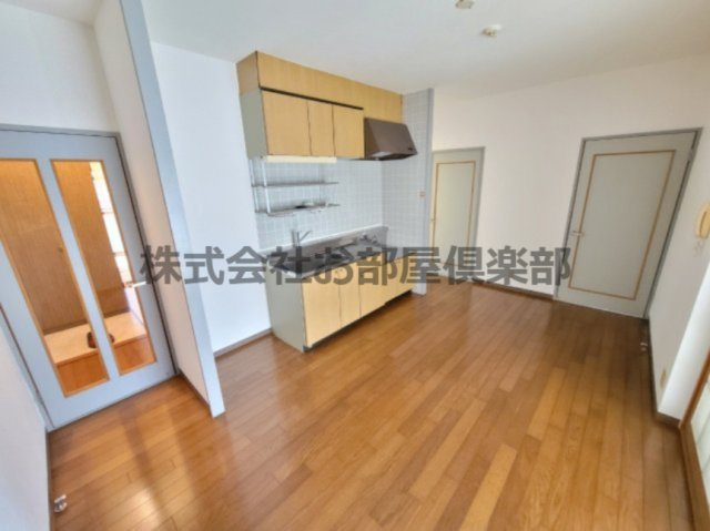 山口第一ビルの居間・リビング|こちらのリビングで趣味の時間をお楽しみください