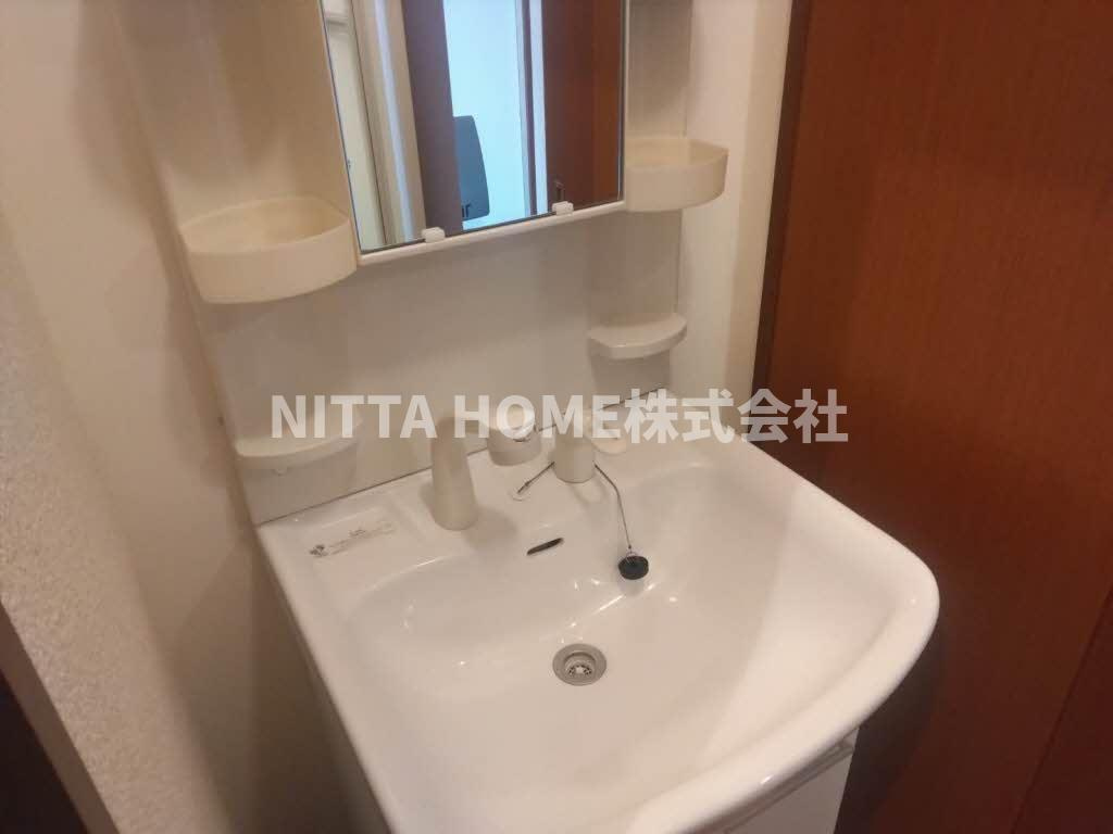 カサ　エクセレンテの洗面所|独立洗髪洗面台がついています◇
