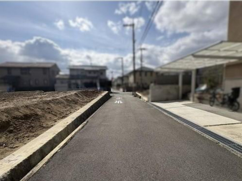箕面市粟生外院４丁目　土地の前面道路含む現地写真