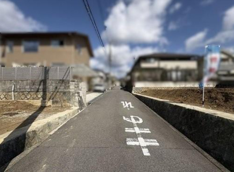 箕面市粟生外院４丁目　土地の前面道路含む現地写真