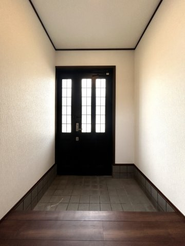 高知市神田　中古戸建ての玄関