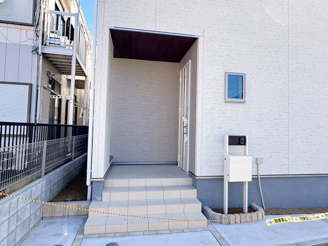 松戸市新松戸７丁目新築戸建【新松戸西小学校：6分】のエントランス|エントランス・玄関ポーチ