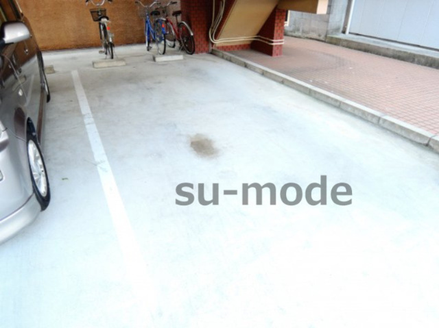 エンジェリ寿の駐車場
