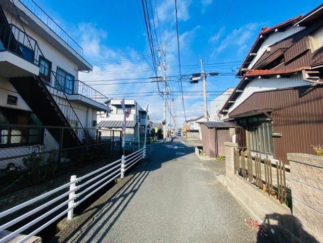 売土地　大垣市八島町　30.42坪の前面道路含む現地写真